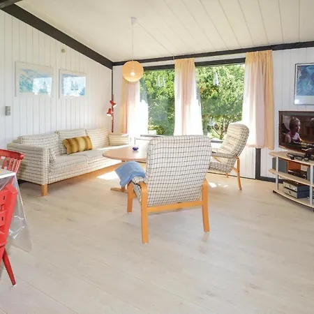 Three-bedroom Holiday In Prasto * Præstø